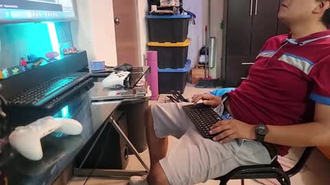 thor0200 online show from September 28, 2025, 11:21 pm