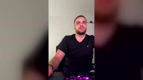 thorodinson03 online show from June 12, 2026, 4:17 pm