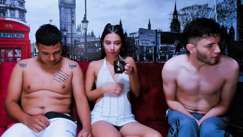 Snapshot of threesome_sexy chatting on January 31, 2025, 10:10 am BRITHANY BRYAN ALEX online show from January 31, 2025, 10:10 am