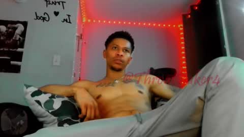 Snapshot of throattaker4l_ chatting on June 4, 2026, 4:51 am ThroatTaker4l online show from June 4, 2026, 4:51 am