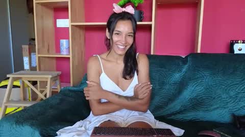 tia_j online show from September 21, 2025, 11:45 am