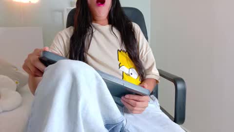 TIANA  online show from November 5, 2025, 8:31 pm