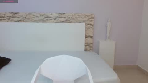 tianaglow4 online show from February 20, 2025, 12:04 pm