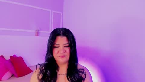 tiannagloww online show from February 14, 2026, 6:59 pm