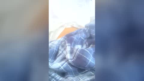 tiburon_8 online show from April 24, 2026, 10:23 pm