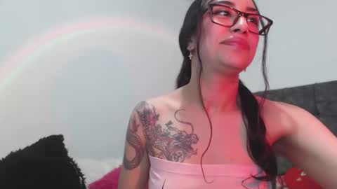 TIFANI online show from November 5, 2025, 4:23 am