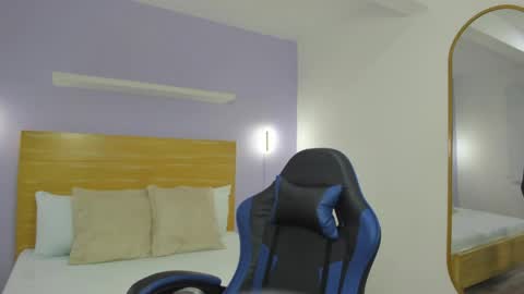 Snapshot of tiffanny_doll_ chatting on May 4, 2026, 12:23 pm T I F F A N N Y online show from May 4, 2026, 12:23 pm