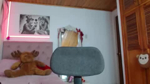 Tifanny online show from October 6, 2025, 2:25 pm