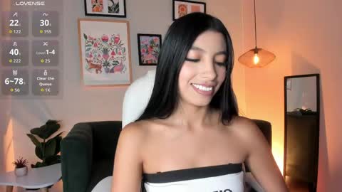 Snapshot of tiffany_low chatting on May 29, 2026, 4:27 pm tiffany_low online show from May 29, 2026, 4:27 pm