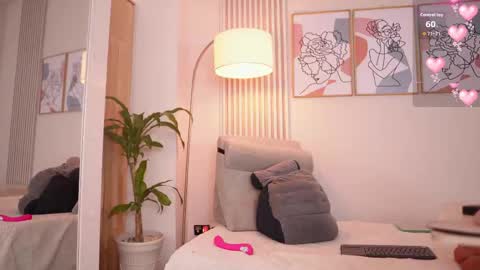 Tiffany online show from October 4, 2025, 2:26 pm