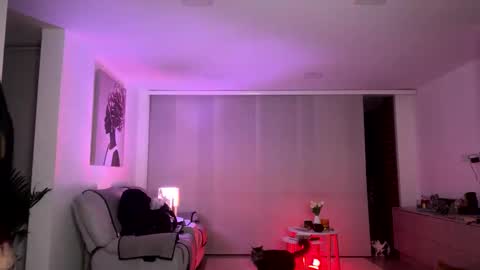  CAMI VELEZ camivelezz   online show from September 21, 2025, 3:52 am