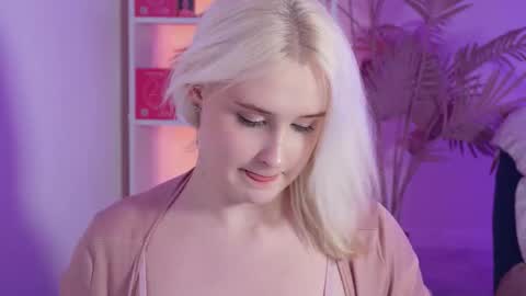 tiffanyjons online show from March 12, 2026, 5:41 pm