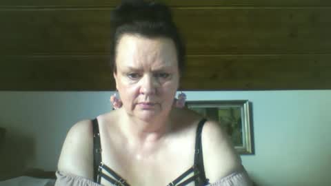 Snapshot of tiffanymature chatting on September 9, 2025, 2:27 pm TiffanyMature online show from September 9, 2025, 2:27 pm