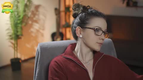 tiffanyriox online show from February 13, 2026, 1:01 am