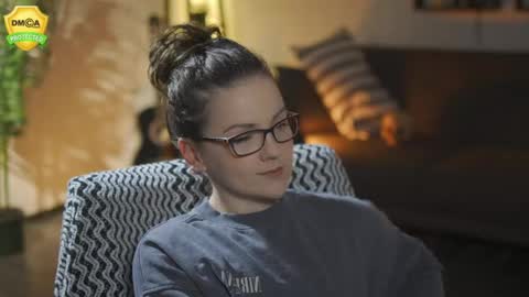 tiffanyriox online show from April 14, 2026, 11:44 pm