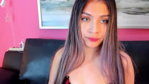 Stefany Suarez online show from January 7, 2025, 4:27 pm