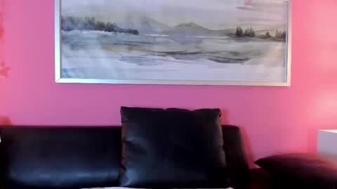 Stefany Suarez online show from November 19, 2025, 8:31 pm