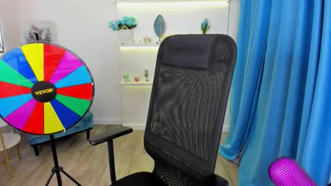 tiffanyyoun online show from November 12, 2025, 12:49 pm