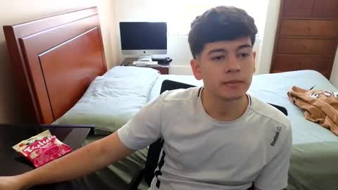 Snapshot of tightncuteass chatting on September 11, 2025, 2:50 pm Camilo online show from September 11, 2025, 2:50 pm