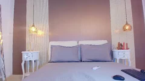 T I F F A N Y online show from October 6, 2025, 7:44 pm