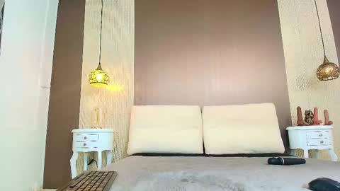 T I F F A N Y online show from December 18, 2025, 7:53 pm