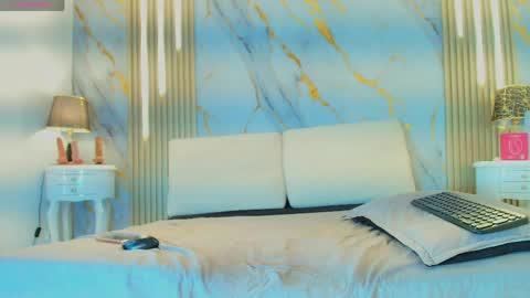 T I F F A N Y online show from April 15, 2026, 8:09 pm