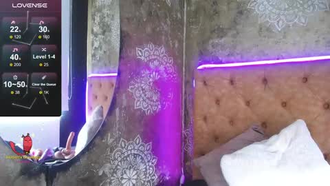 TILA TEQUILA online show from February 28, 2025, 3:37 pm