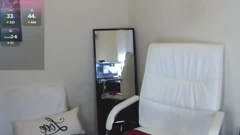 Tilly online show from January 5, 2025, 4:06 pm