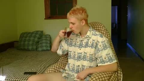 Snapshot of timkinky chatting on November 25, 2025, 10:26 am Tim WhiteS online show from November 25, 2025, 10:26 am