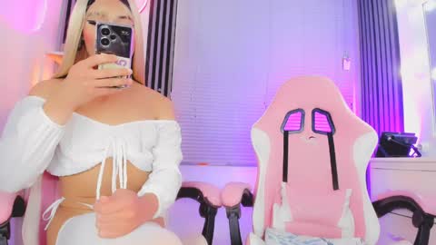 Hallie And Annie online show from April 19, 2026, 4:56 am