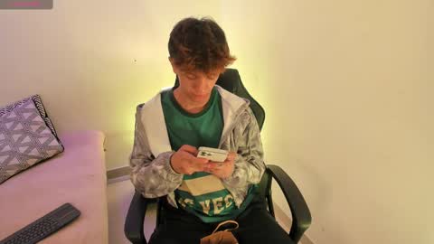 Timothy 21 years old online show from September 28, 2025, 4:18 am