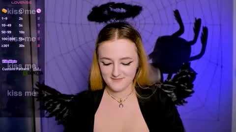 tina_blade_ online show from October 20, 2025, 7:14 pm