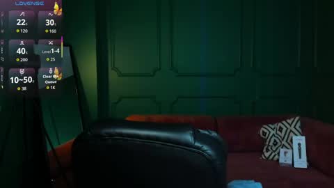 tina_tayllor__ online show from May 6, 2026, 8:36 pm