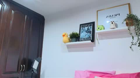 Snapshot of tina_wild_ chatting on November 24, 2025, 12:49 pm Tina Wild online show from November 24, 2025, 12:49 pm