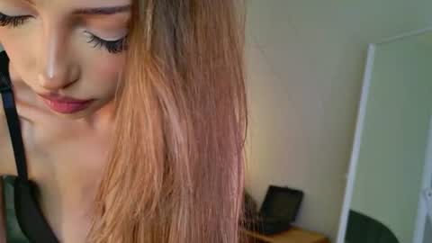 Snapshot of tinapie chatting on June 26, 2026, 1:37 pm Tina online show from June 26, 2026, 1:37 pm