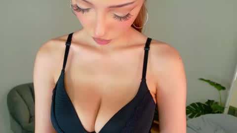 Snapshot of tinapie chatting on July 28, 2026, 2:13 pm Tina online show from July 28, 2026, 2:13 pm