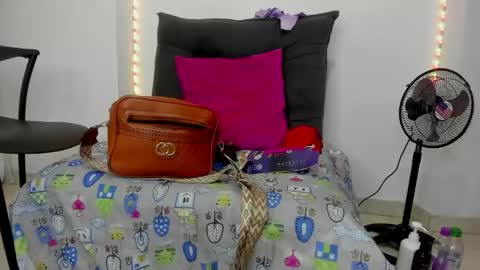 tinas_smith online show from April 3, 2026, 1:53 pm