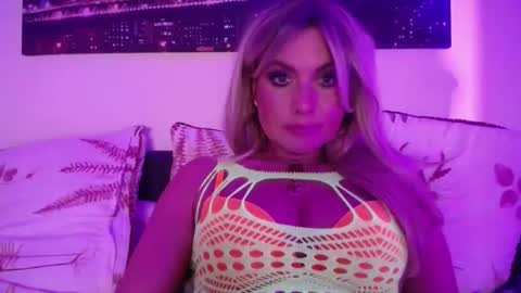 tinkerbell822 online show from February 6, 2025, 4:14 pm