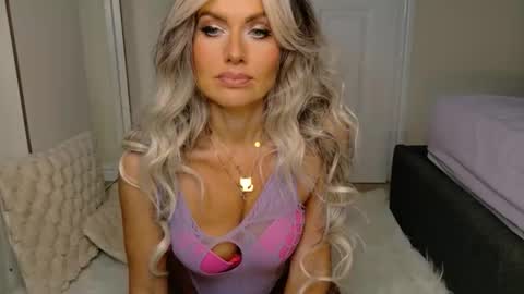 tinkerbell822 online show from April 19, 2026, 7:07 am