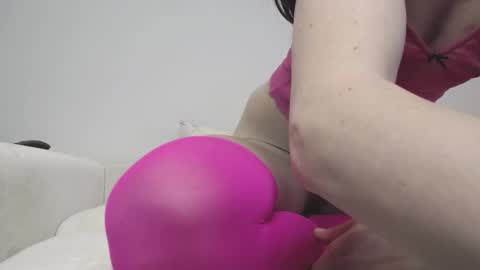 Snapshot of tinnysexygirl chatting on February 25, 2025, 1:06 pm MissMagicLegs online show from February 25, 2025, 1:06 pm