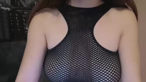 Snapshot of tiny_bb chatting on January 12, 2025, 1:11 am Lily online show from January 12, 2025, 1:11 am