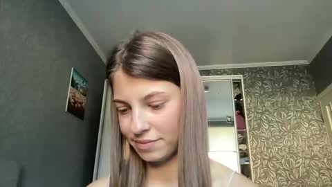 Snapshot of tiny_felicity chatting on September 22, 2025, 7:10 am Gloria online show from September 22, 2025, 7:10 am