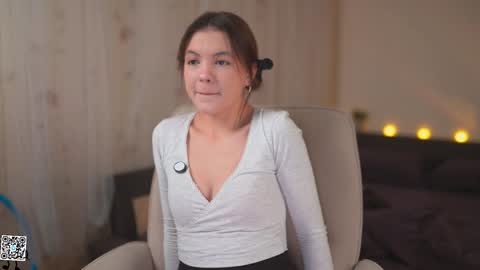 Lyssa     online show from February 6, 2025, 1:54 pm