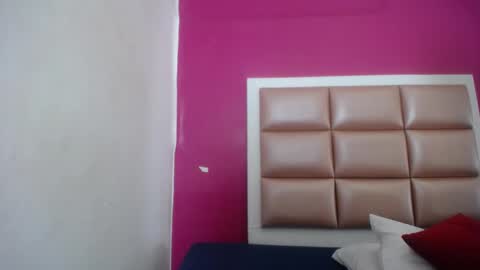 tiny_sarah1 online show from November 8, 2025, 9:42 am