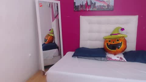 tiny_whore18 online show from November 15, 2025, 10:12 am