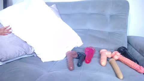 tiny_whore18 online show from February 18, 2026, 7:10 pm