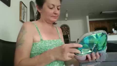 Snapshot of tinyassbossymilf chatting on April 17, 2026, 10:46 pm tinyassbossymilf online show from April 17, 2026, 10:46 pm
