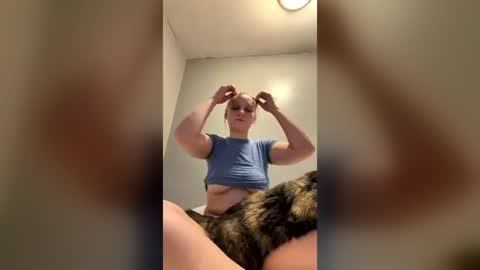tinyblondebarbie online show from June 17, 2026, 7:33 am