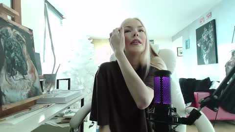 stage Kylie Sinner  brand CLITBAIT online show from January 15, 2025, 2:24 pm