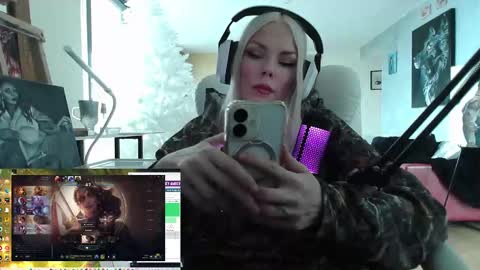 stage Kylie Sinner  brand CLITBAIT online show from January 16, 2025, 4:28 pm